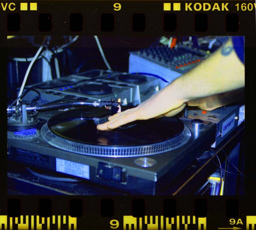DJ Gino Tonico performing with turntables and Serato in the 2000sV